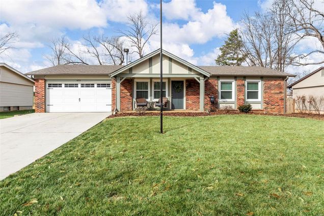 401 Forest Run Drive Eureka, MO House Sold - Photo 1 of 30. Opens carousel modal