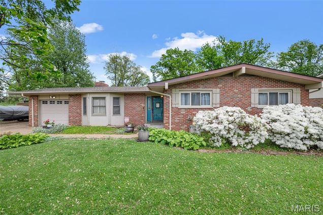 16 Larkin Lane St Louis, MO House Sold - Photo 1 of 28. Opens carousel modal
