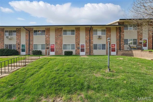 9118 Villaridge Court St Louis, MO Townhouse Sold - Photo 1 of 28. Opens carousel modal