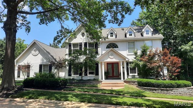 225 W Manor Drive Chesterfield, MO House Active - Photo 1 of 66. Opens carousel modal