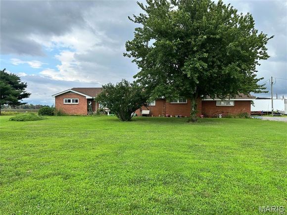 634 N 425th Road