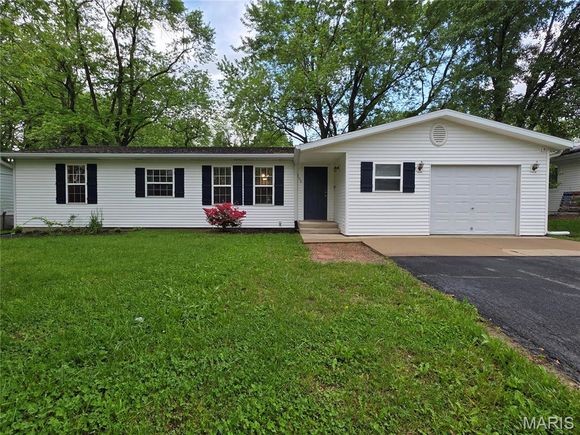 306 Edna Lane Sparta, IL House Sold - Photo 1 of 53. Opens carousel modal