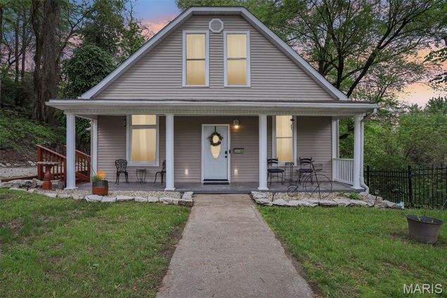 344 Dry Street Alton, IL House Sold - Photo 1 of 53. Opens carousel modal
