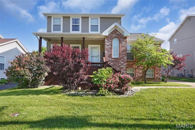 385 E Clinton Place St Louis, MO House Sold - Photo 1 of 42. Opens carousel modal