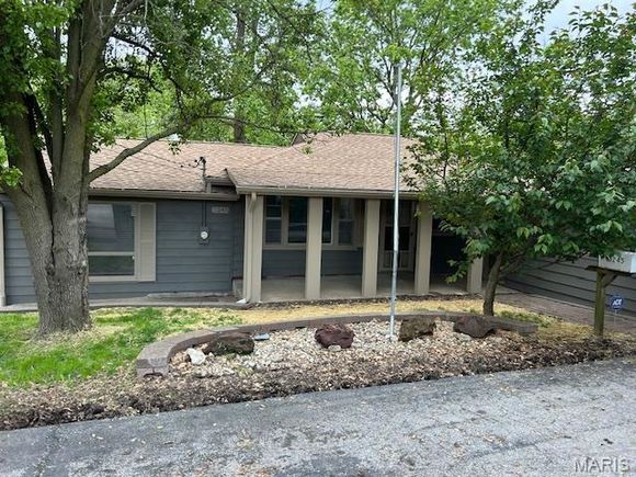 3245 Oakwood Avenue Alton, IL House Sold - Photo 1 of 35. Opens carousel modal
