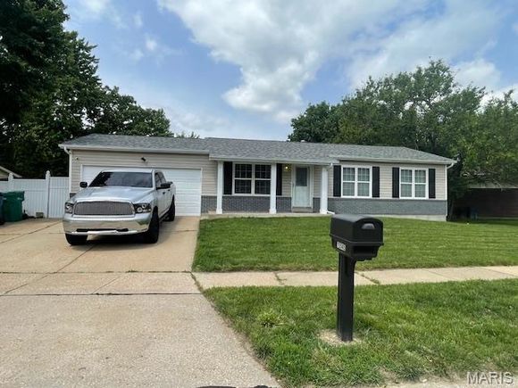 15545 97th Avenue Florissant, MO House Active - Photo 1 of 11. Opens carousel modal