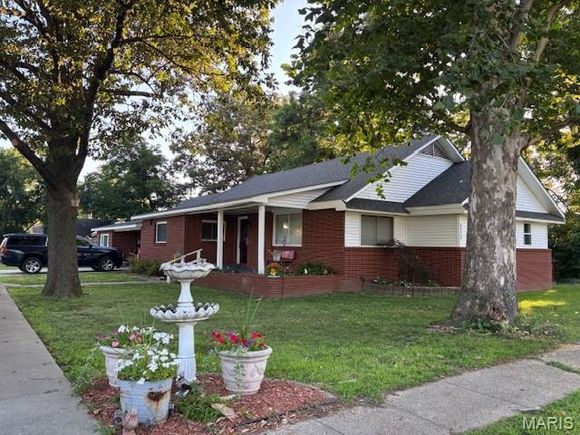 313 W Crumb Avenue Bernie, MO House Active - Photo 1 of 29. Opens carousel modal