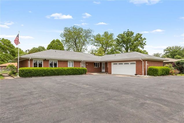 814 Pardee Road Godfrey, IL House Sold - Photo 1 of 27. Opens carousel modal