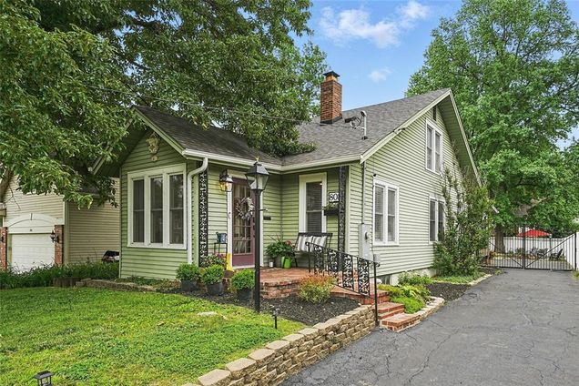 808 N Geyer Road St Louis, MO House Sold - Photo 1 of 29. Opens carousel modal