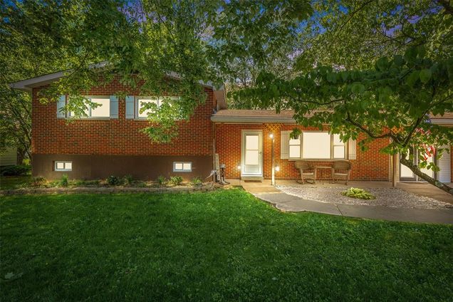 529 Hillsboro Road Farmington, MO House Sold - Photo 1 of 23. Opens carousel modal