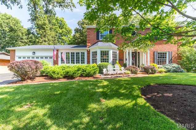 17 Willow Oak Lane Glendale, MO House Pending - Photo 1 of 32. Opens carousel modal