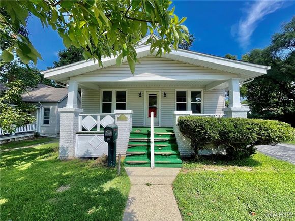 1623 Main Street Alton, IL House Active - Photo 1 of 26. Opens carousel modal