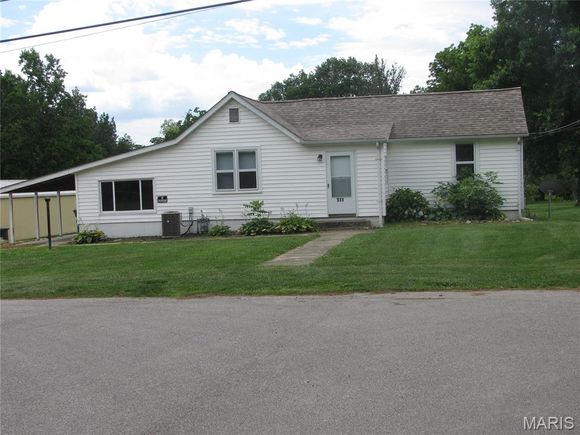 511 Nicolet Drive Godfrey, IL House Active - Photo 1 of 10. Opens carousel modal