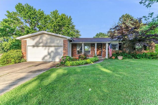 1616 Lincoln Drive St Charles, MO House Active - Photo 1 of 34. Opens carousel modal
