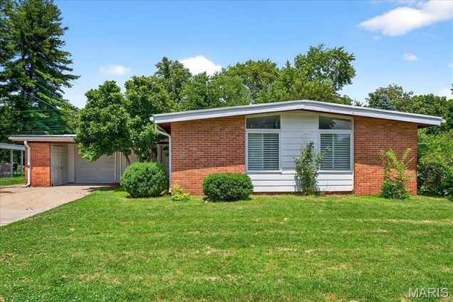 2765 Holiday Hill Drive Florissant, MO House Active - Photo 1 of 32. Opens carousel modal