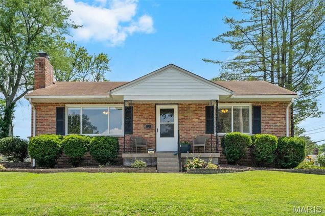 346 Madison Avenue St Louis, MO House Active - Photo 1 of 25. Opens carousel modal