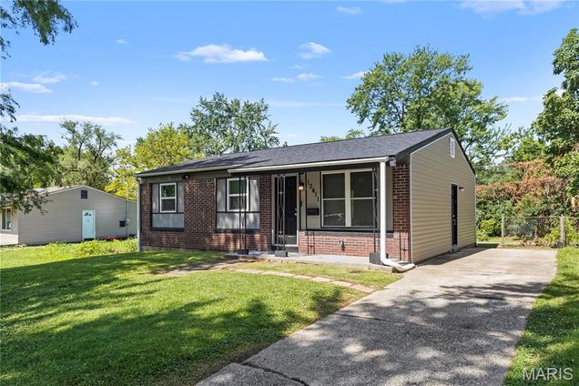 10411 Royal Drive St Louis, MO House Active - Photo 1 of 23. Opens carousel modal