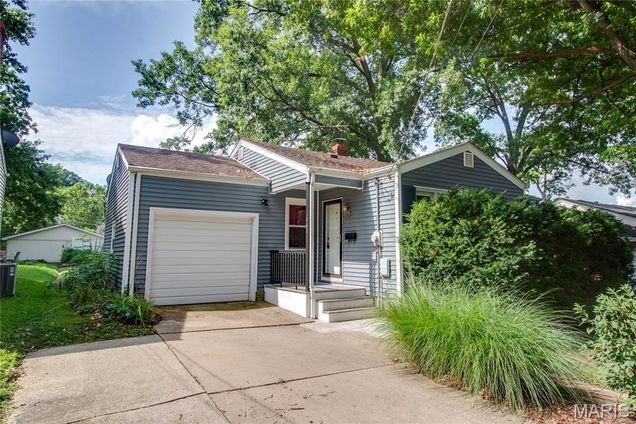 941 Douglas Street Alton, IL House Active - Photo 1 of 24. Opens carousel modal