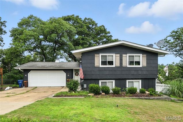 1307 Highacres Drive St Clair, MO House Active - Photo 1 of 19. Opens carousel modal
