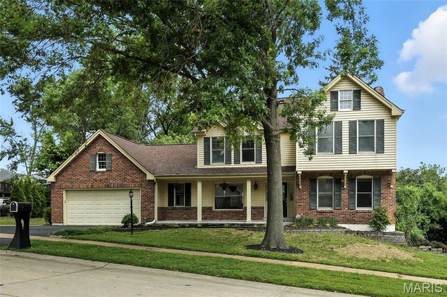 377 W Manor Drive Chesterfield, MO House Active - Photo 1 of 22. Opens carousel modal