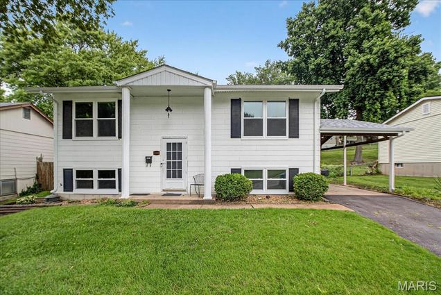 5328 Ville Rosa Lane Hazelwood, MO House Active - Photo 1 of 47. Opens carousel modal