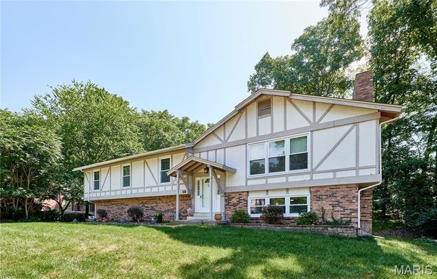 10 Glenworth Glenworth Court Manchester, MO House Active - Photo 1 of 19. Opens carousel modal