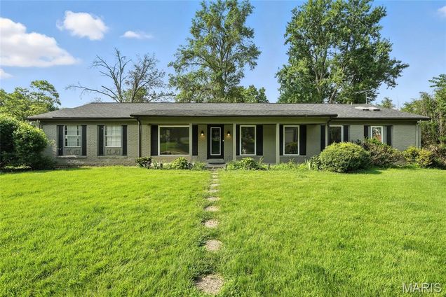 13102 Cannes Drive Creve Coeur, MO House Active - Photo 1 of 19. Opens carousel modal