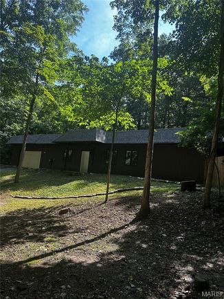 400 Maple Hollow Trail