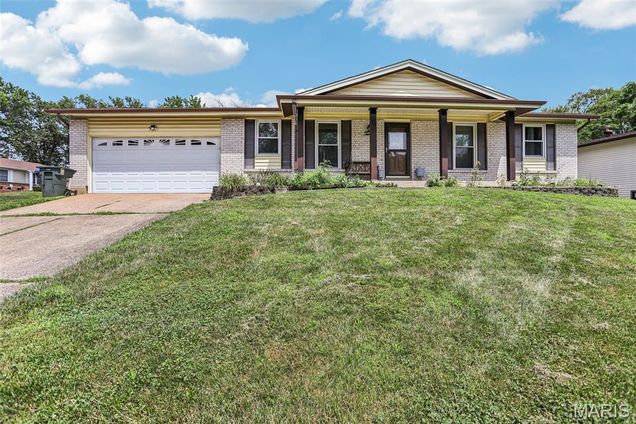 10 W Meadow Drive