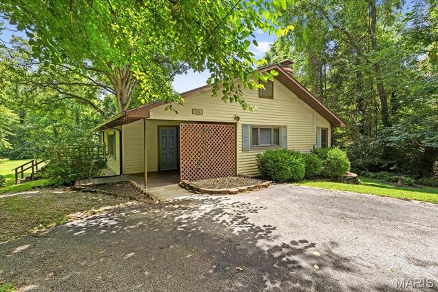 226 Linden Drive Shiloh, IL House Active - Photo 1 of 41. Opens carousel modal
