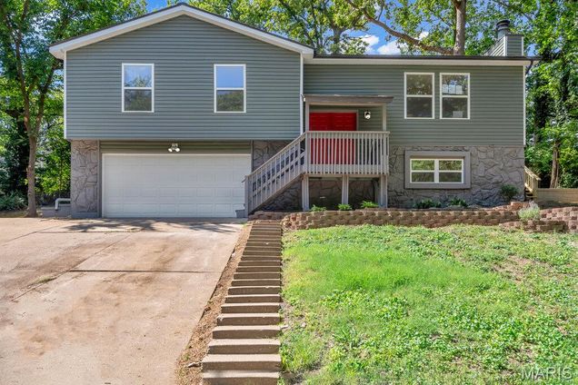 403 Montbrook Drive O'Fallon, MO House Active - Photo 1 of 39. Opens carousel modal