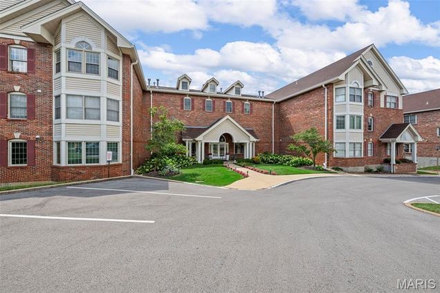 561 Sarah Lane Unit 103 Creve Coeur, MO Condo Active - Photo 1 of 40. Opens carousel modal