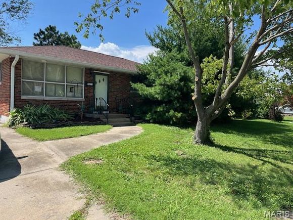 3233 Carlson Avenue Granite City, IL House Active - Photo 1 of 16. Opens carousel modal