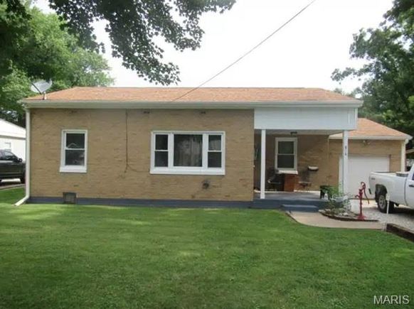 816 Hampton Lane Canton, MO House Active - Photo 1 of 18. Opens carousel modal