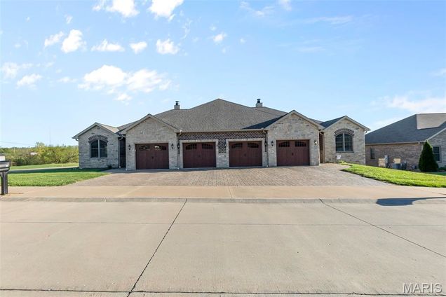101 103 Autumn Leaf Dr