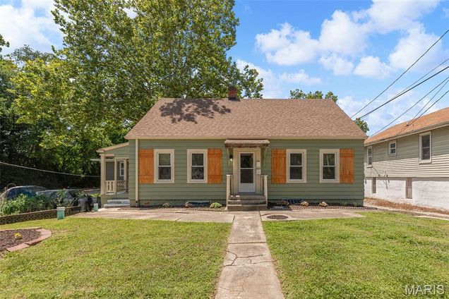 1708 Lucille Avenue Alton, IL House Active - Photo 1 of 34. Opens carousel modal