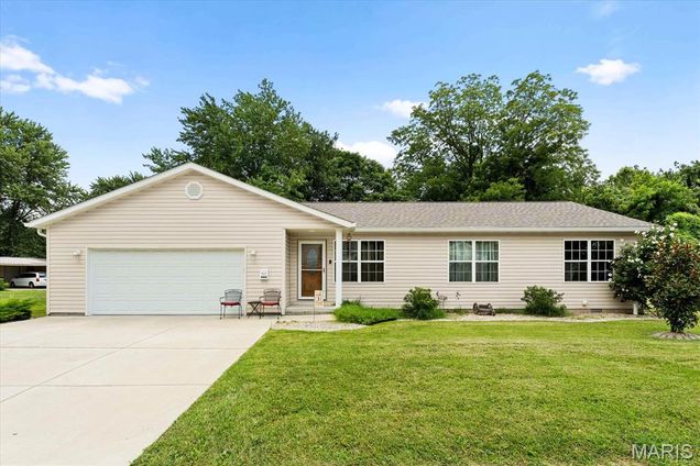 444 S Clinton Street Collinsville, IL House Active - Photo 1 of 27. Opens carousel modal