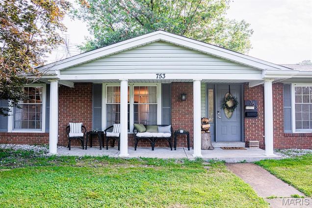 753 Coach Light Lane