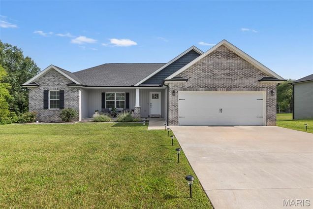 835 Lochinvar Lane Cape Girardeau, MO House Active - Photo 1 of 35. Opens carousel modal
