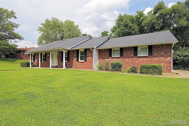 1510 Amblewood Drive Cape Girardeau, MO House Active - Photo 1 of 49. Opens carousel modal