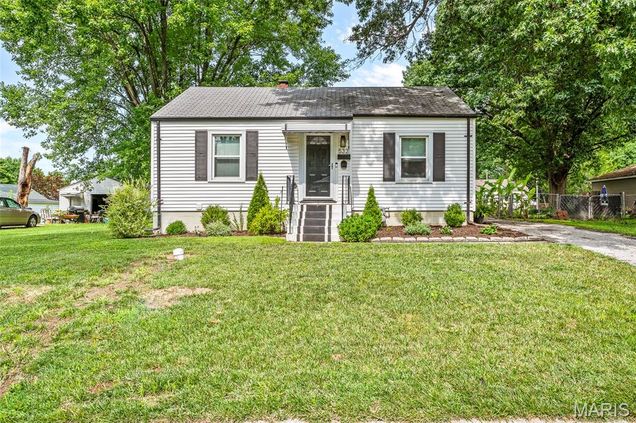 532 Meadow Lane Collinsville, IL House Active - Photo 1 of 26. Opens carousel modal