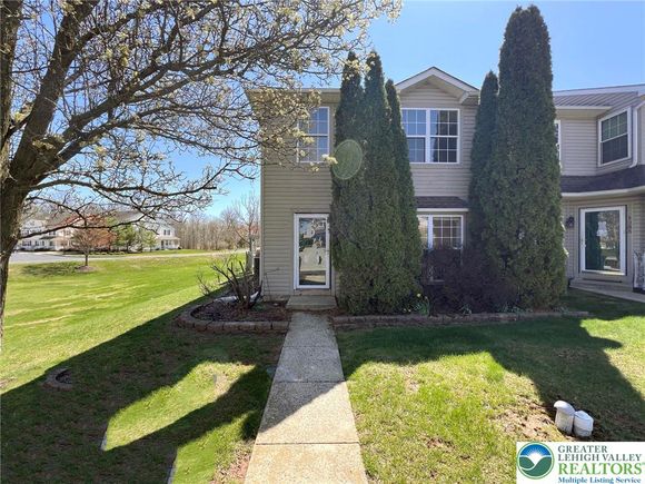 1233 Fieldstone Court Richland Twp, PA Townhouse Sold - Photo 1 of 39. Opens carousel modal