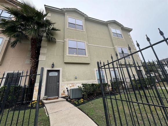 2540 Prospect Street Unit G Houston, TX Townhouse Active - Photo 1 of 39. Opens carousel modal