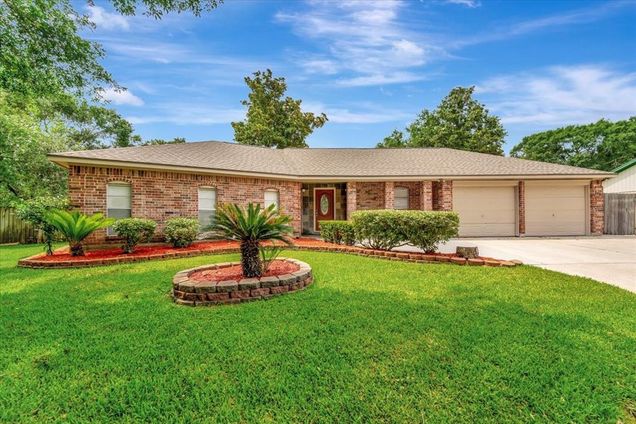 5441 Thornwood Circle Dickinson, TX House Sold - Photo 1 of 1. Opens carousel modal