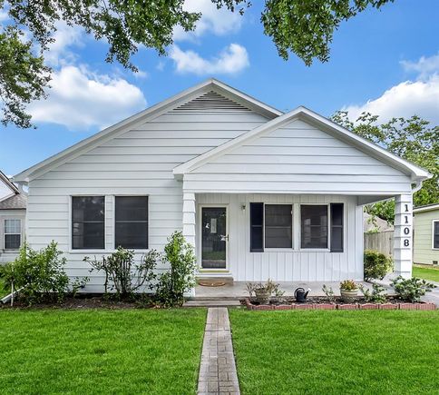 1108 Alvin Street El Campo, TX House Active - Photo 1 of 20. Opens carousel modal