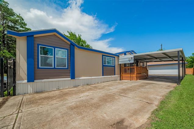 3233 Clarksville Street