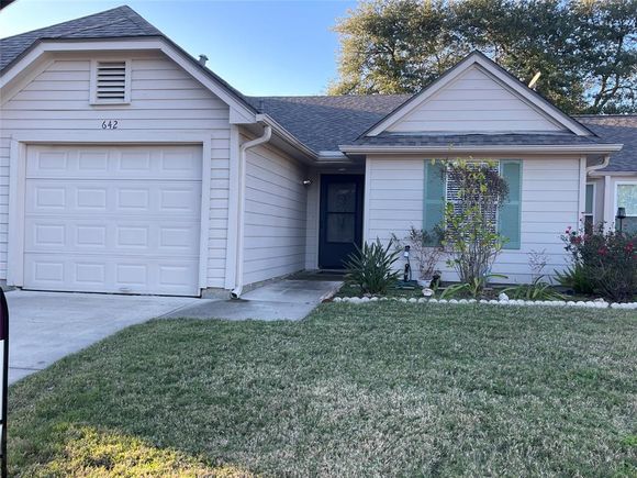 642 E Country Grove Circle Pearland, TX Townhouse Sold - Photo 1 of 1. Opens carousel modal