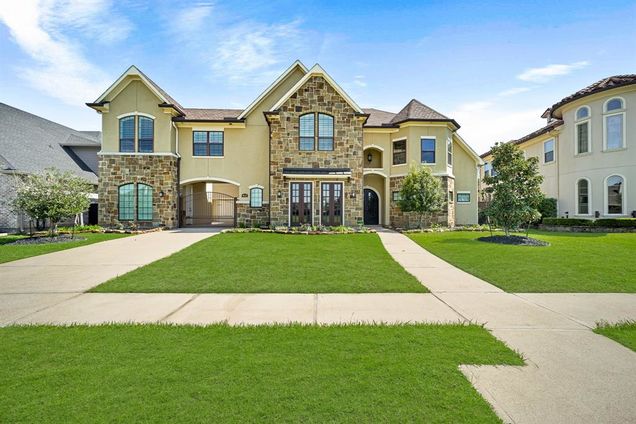 915 Windsor Woods Lane Katy, TX House Active - Photo 1 of 33. Opens carousel modal