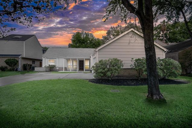 13902 Lynnwood Lane Sugar Land, TX House Sold - Photo 1 of 1. Opens carousel modal