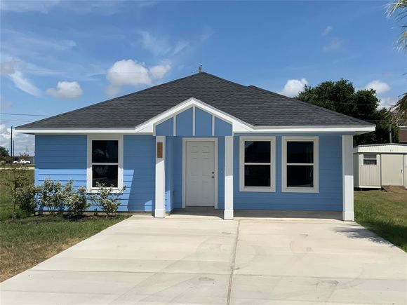 619 W Bayshore Palacios, TX House Active - Photo 1 of 22. Opens carousel modal